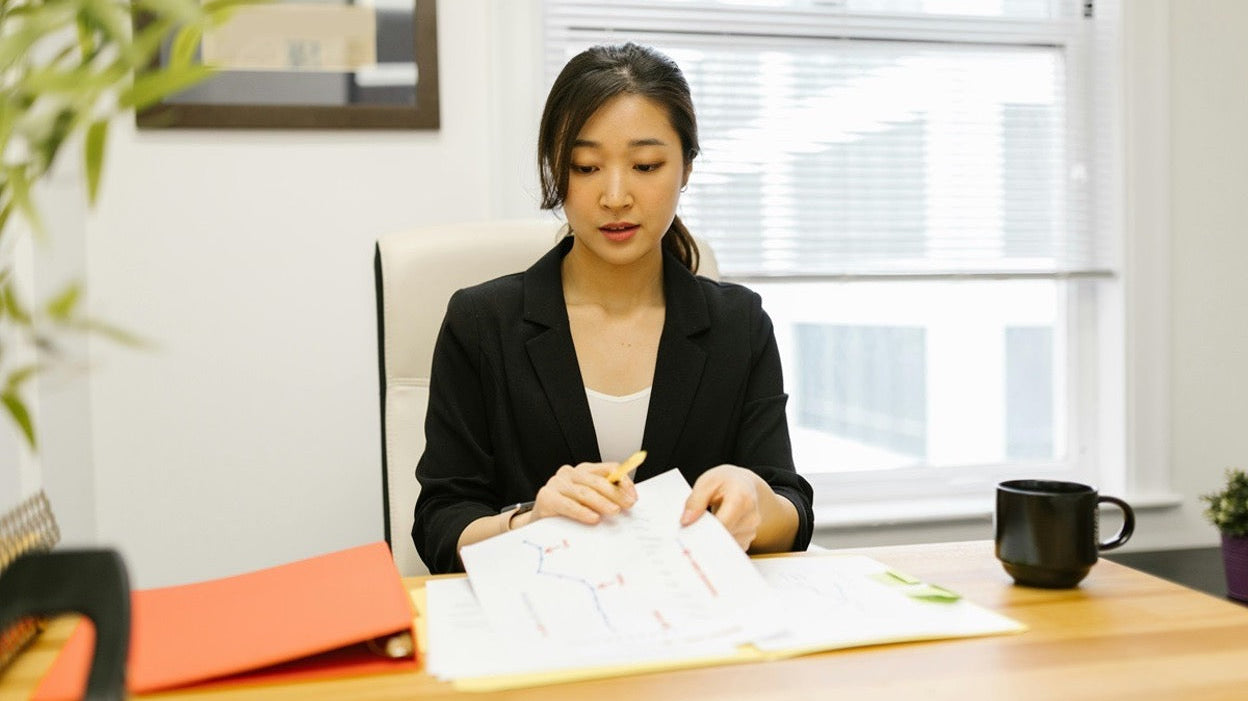 Virtual Assistants for Financial Advisors: Tasks, Cost & Best Staffing Agencies