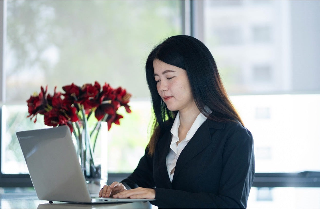 Virtual Assistants for Law Firms: Cost & Best Staffing Solutions