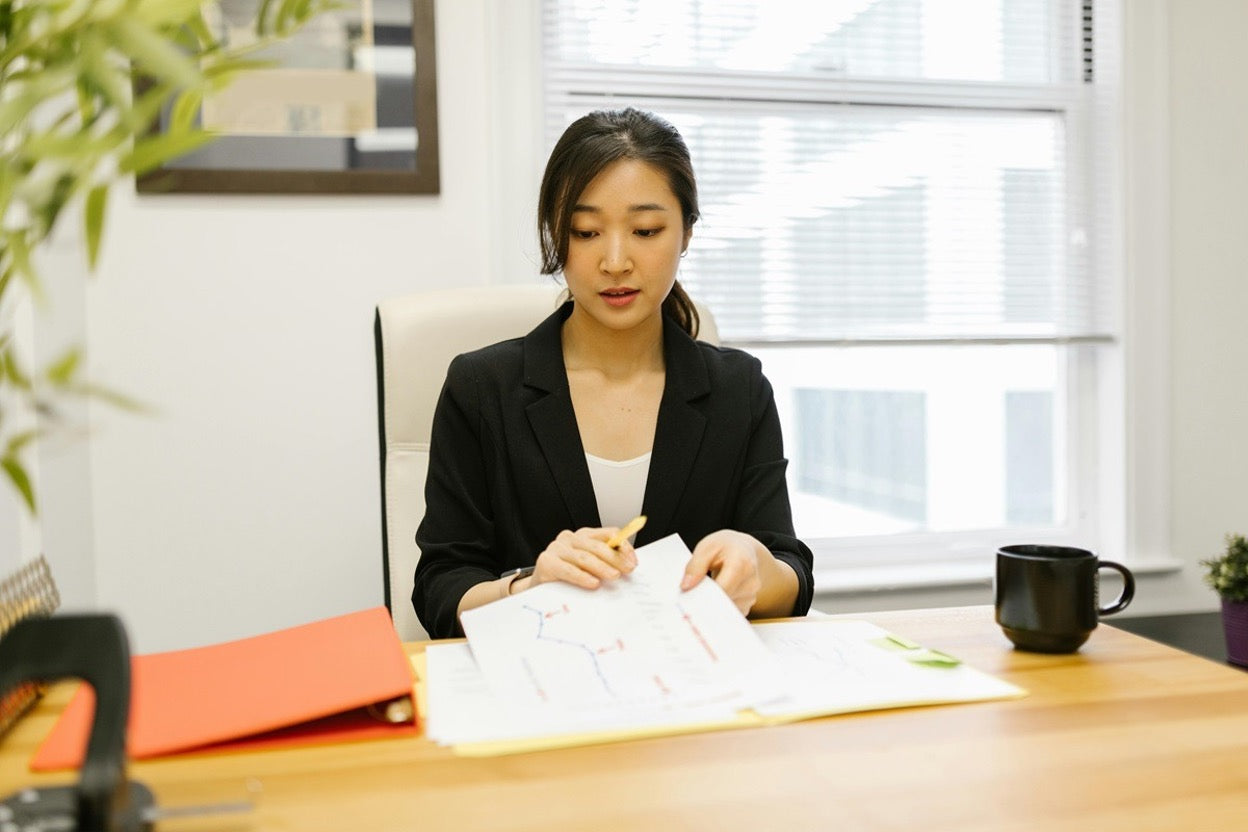 Virtual Assistants for Financial Advisors: Tasks, Cost & Best Staffing Agencies